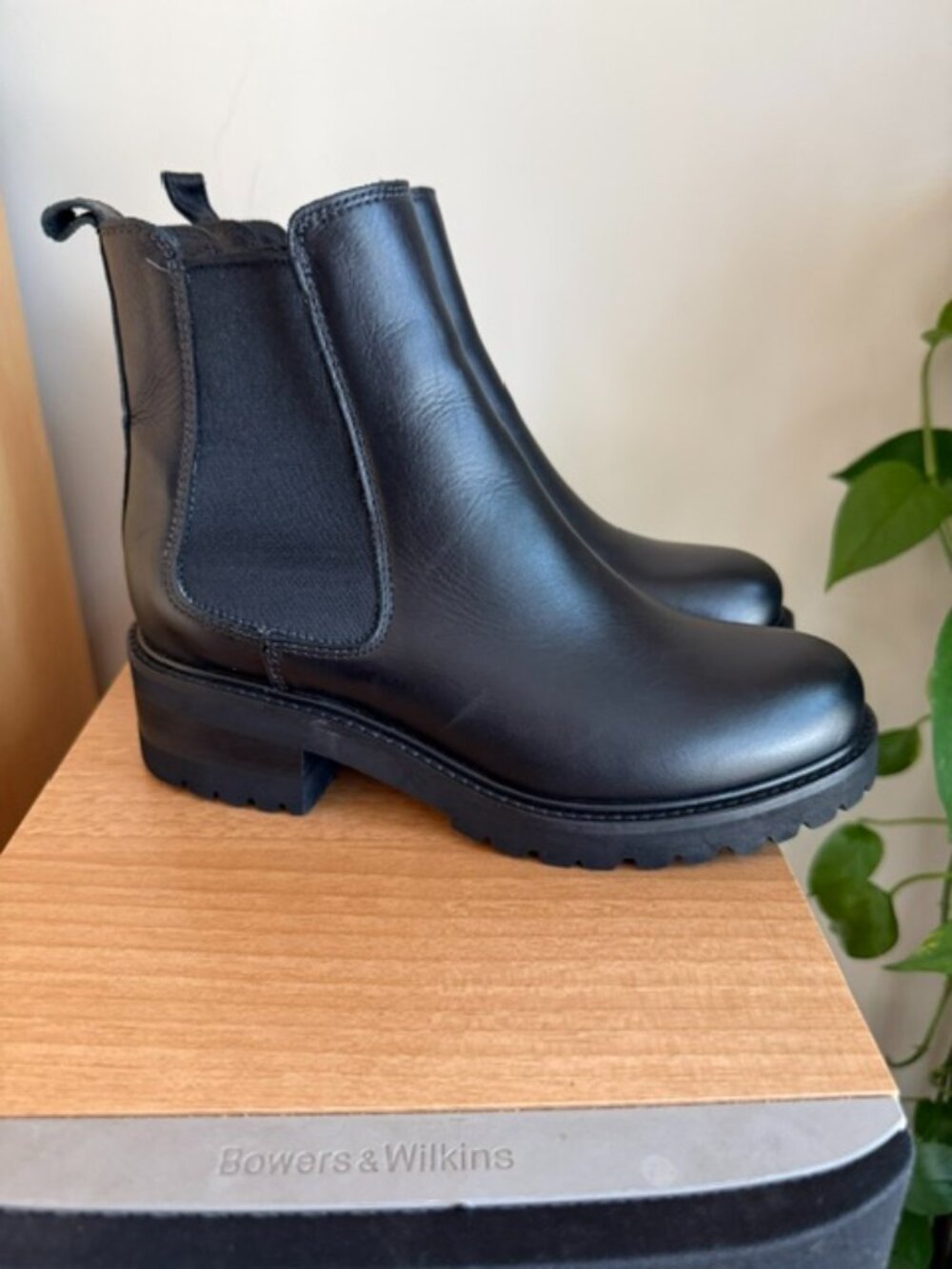 LA CANADIENNE Conner Leather Chelsea Bootie Black Size 5